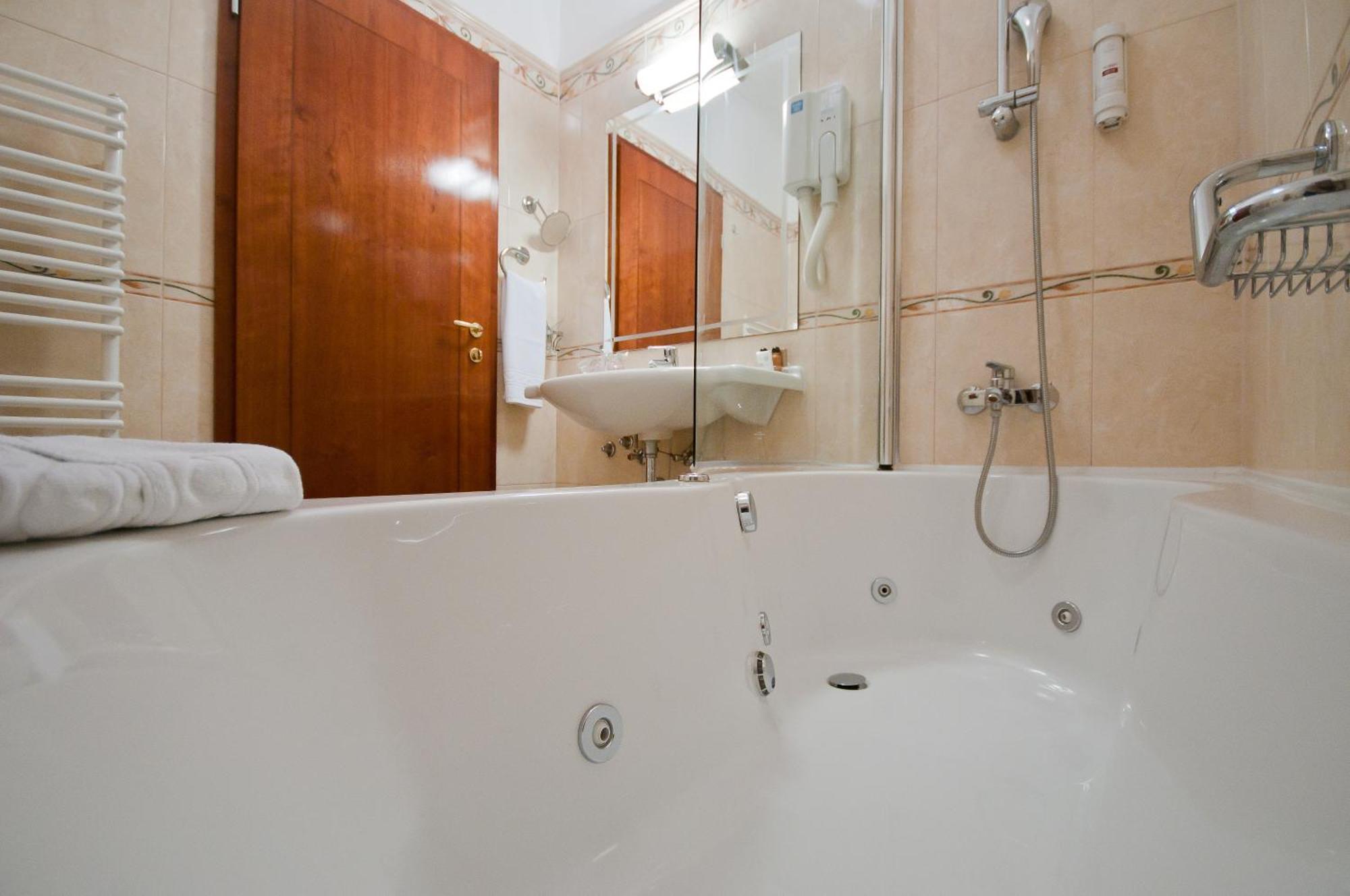 Hotel Waldinger Ösek Dış mekan fotoğraf